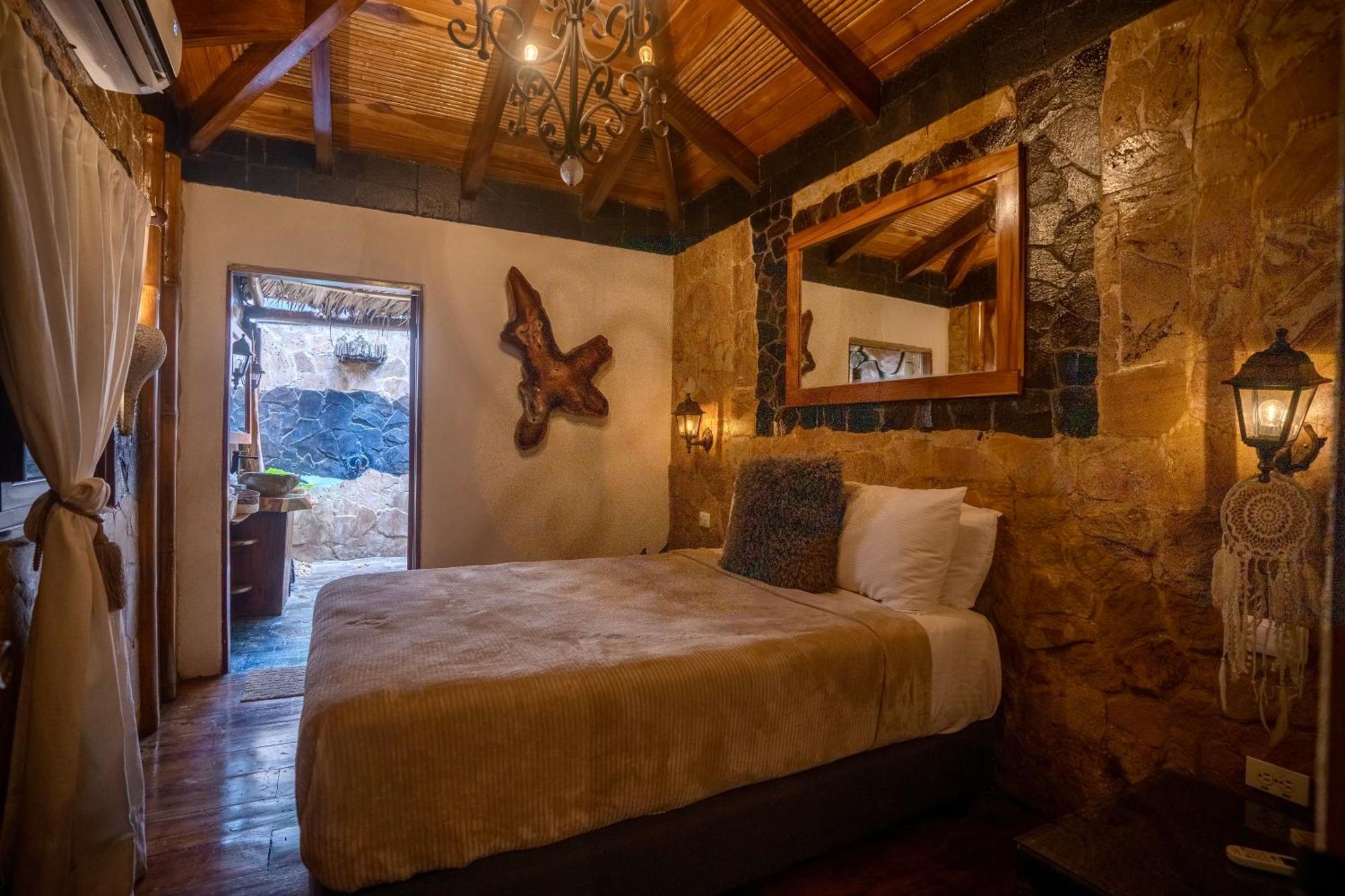 Ocho Artisan Bungalows (Adults Only) Тамариндо Экстерьер фото
