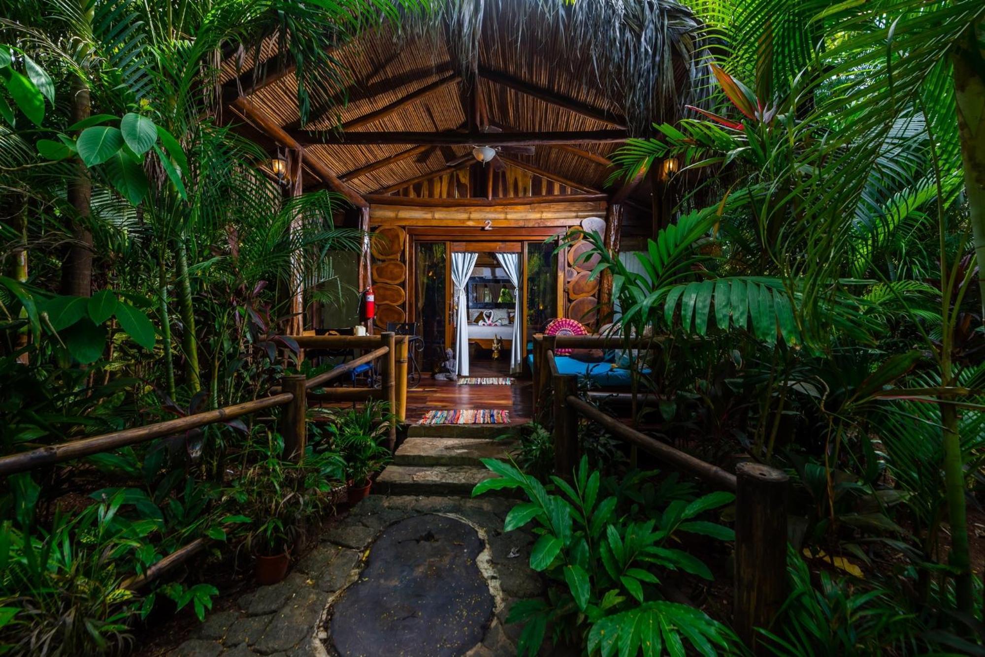 Ocho Artisan Bungalows (Adults Only) Тамариндо Экстерьер фото